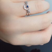 "Bague ajustable en argent sterling avec motif de lune élégante."